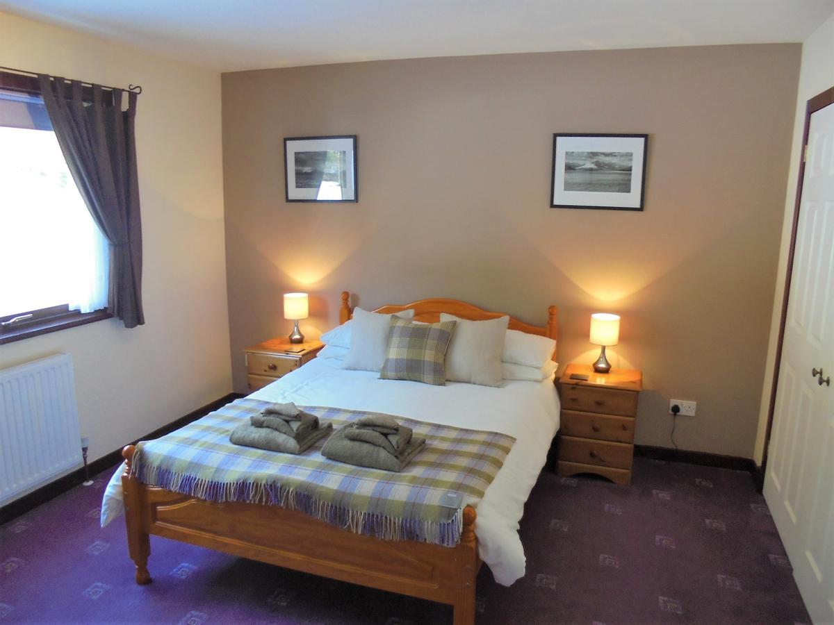 Serendipity Bed And Breakfast Dalchreichart ภายนอก รูปภาพ