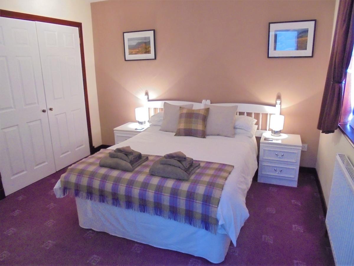 Serendipity Bed And Breakfast Dalchreichart ภายนอก รูปภาพ