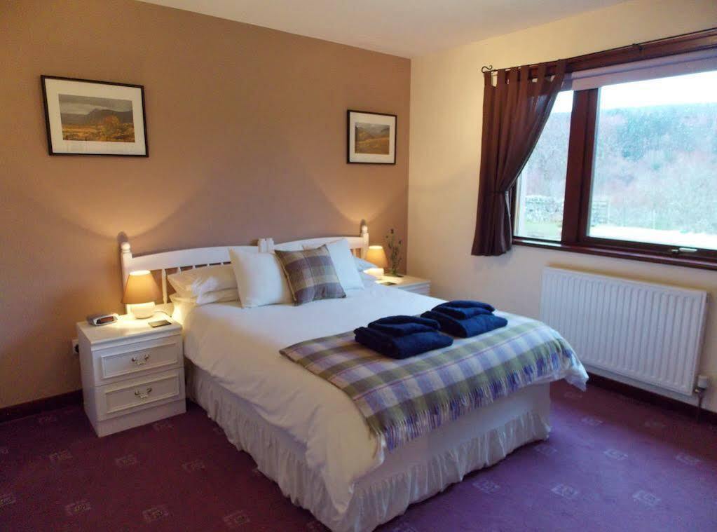 Serendipity Bed And Breakfast Dalchreichart ภายนอก รูปภาพ